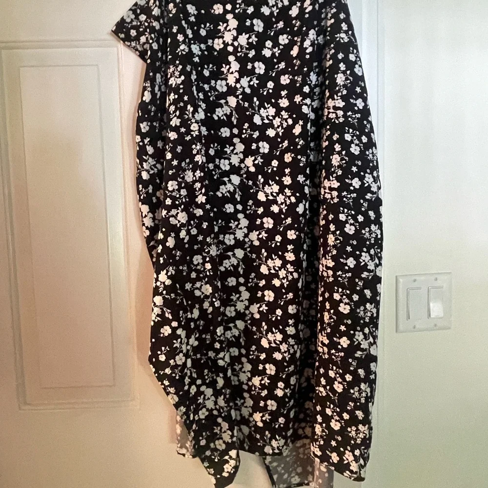 SHEIN Black and White Asymmetrical Floral Skirt